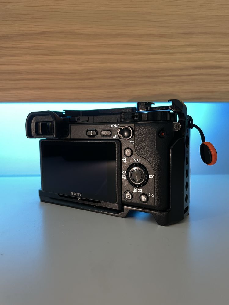 Sony A6400 + cage smallrig