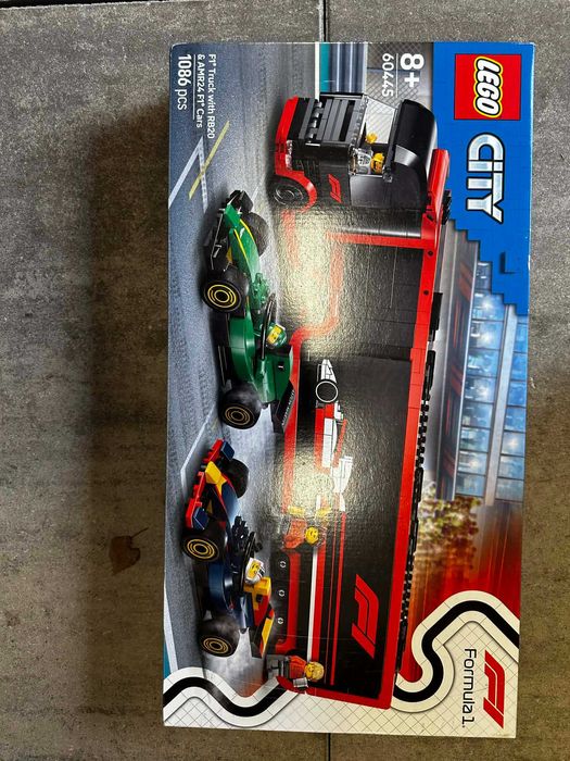 LEGO City 60445 F1 Ciężarówka z bolidami RB20 i AMR24 F1