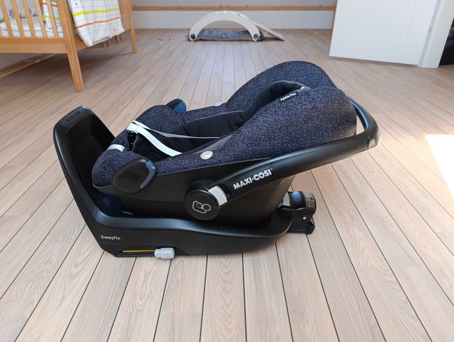 Fotelik Maxi Cosi Pebble Plus wraz z bazą Isofix