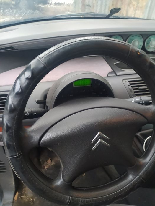 Ситроен с8 , требует ремонта