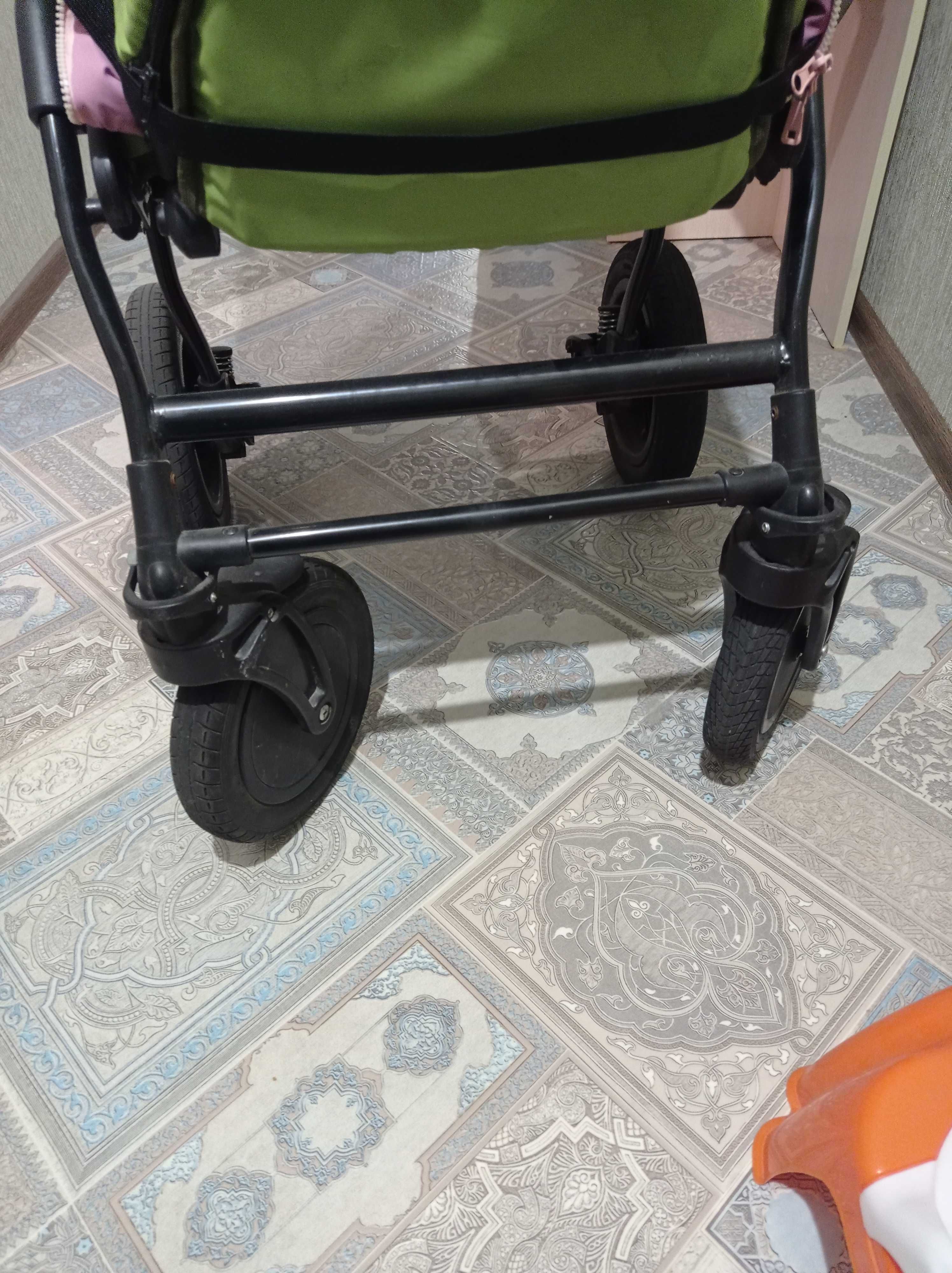 Дитяча коляска Zippi 2 в 1 у гарному стані.