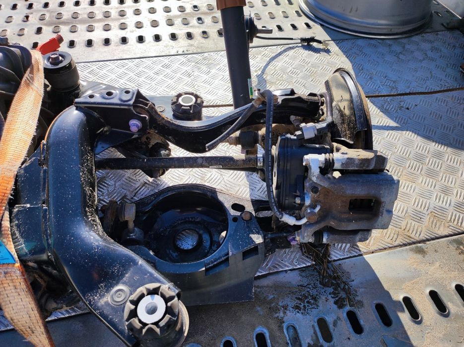 zawieszenie tył belka sanki wózek Toyota RAV4 Hybrid 18- komplet e-awd