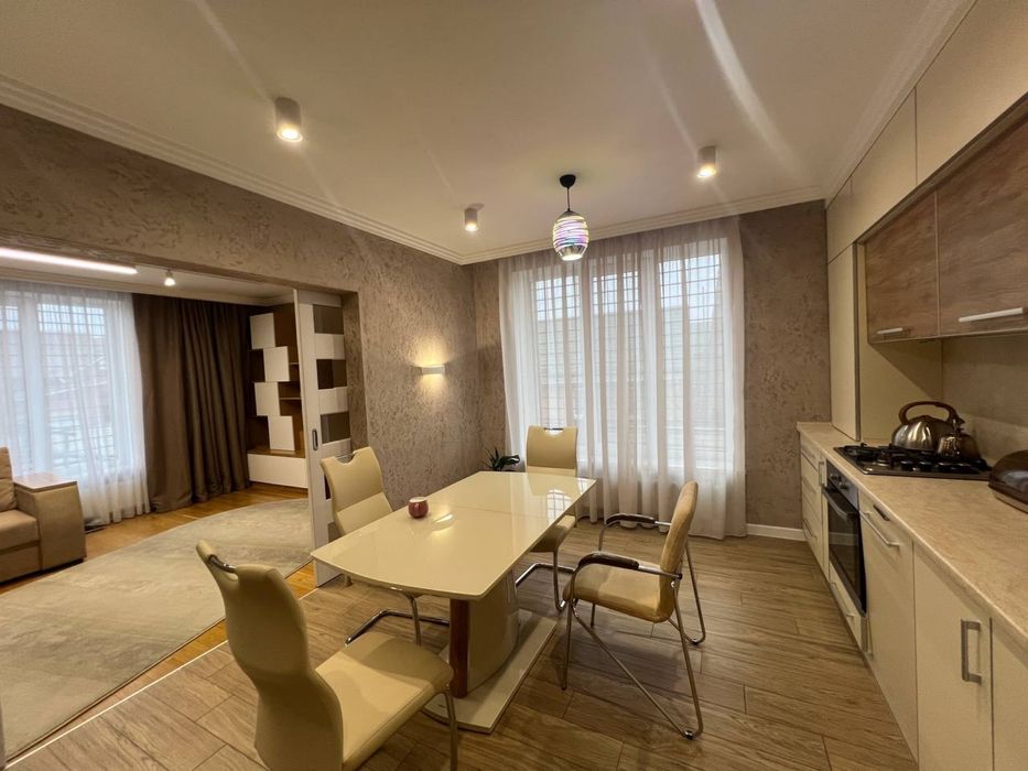 Подобова оренда шикарного будинку