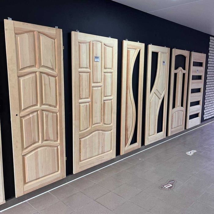 Двері дерев'яні з масиву сосни, двері глухі, двері з вікнами
