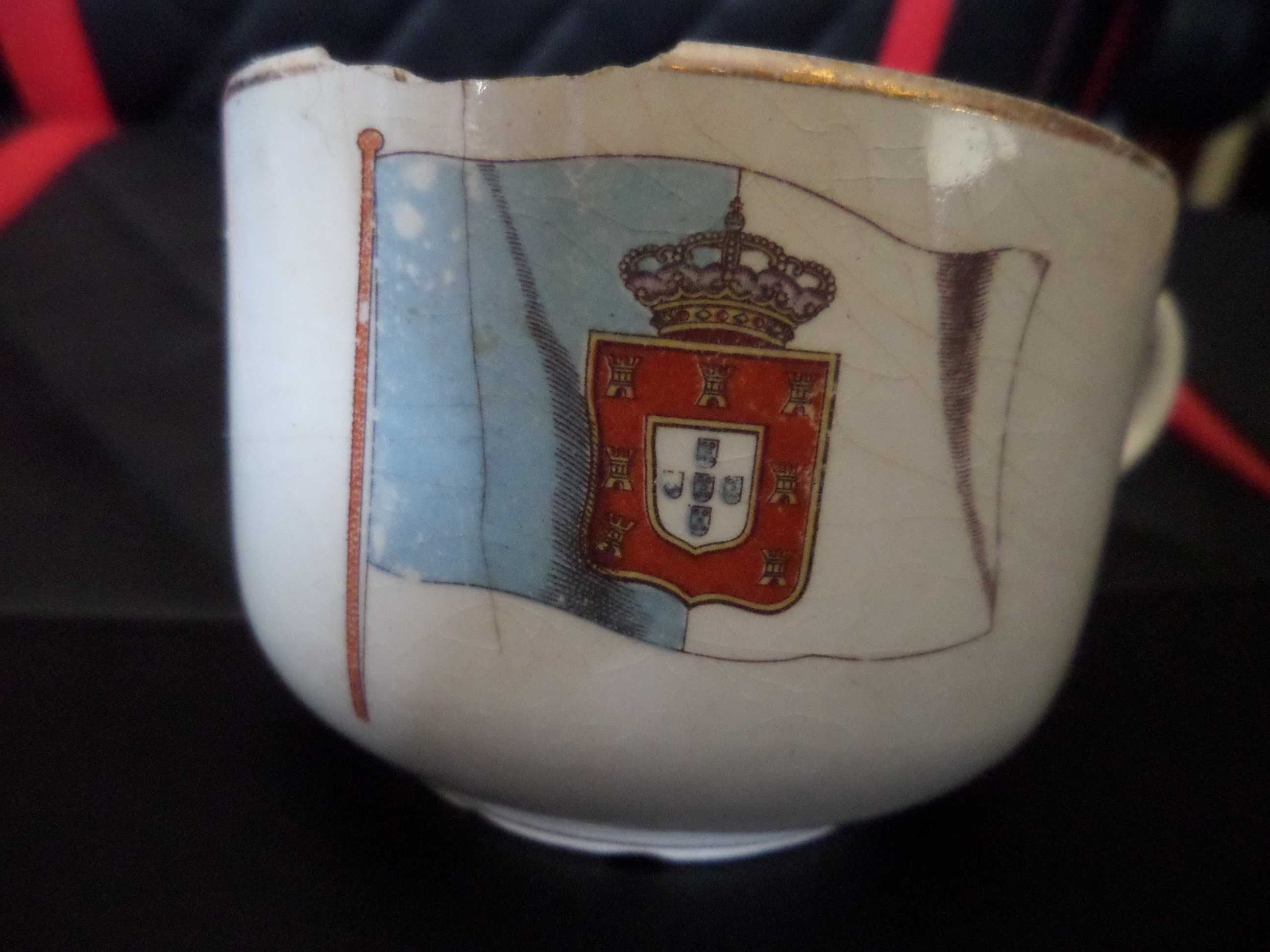 Chávena antiga  com Bandeira da Monarquia