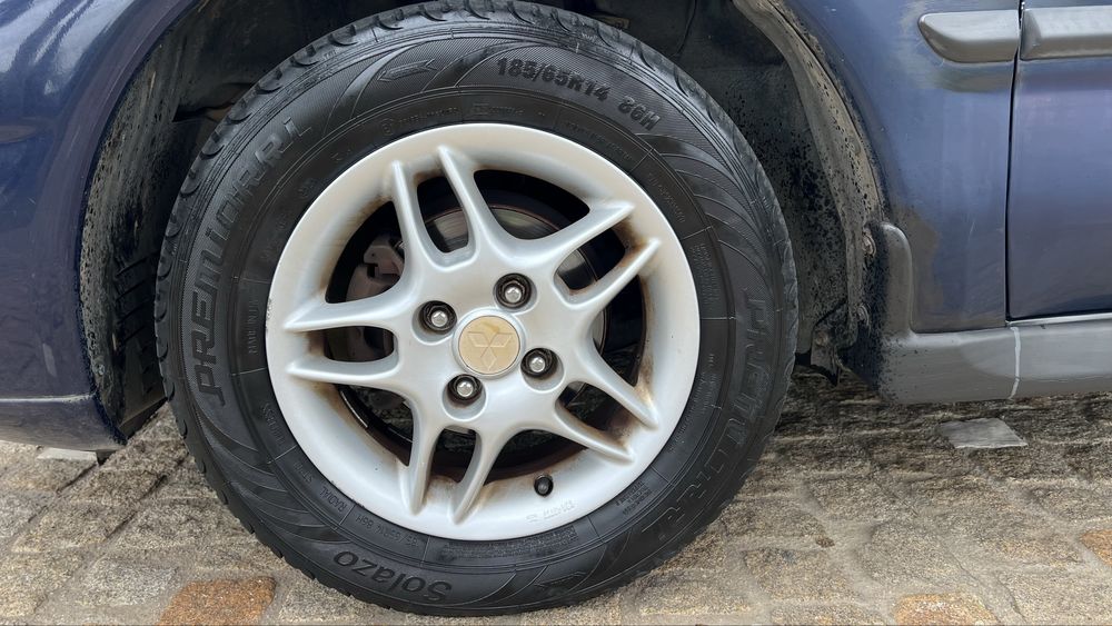 Mitsubishi Carisma ano 1999 gasolina trato financiamento