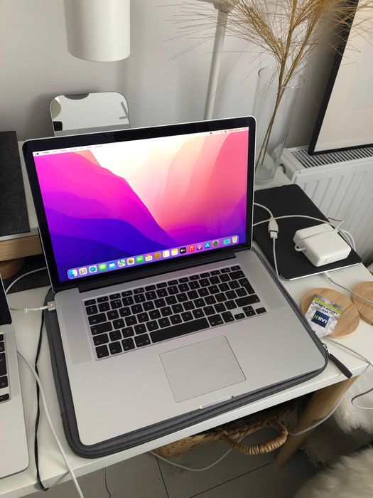 Apple MacBook 15.4” Pro RETINA- 2015 /odnowiony + ETUI GRATIS