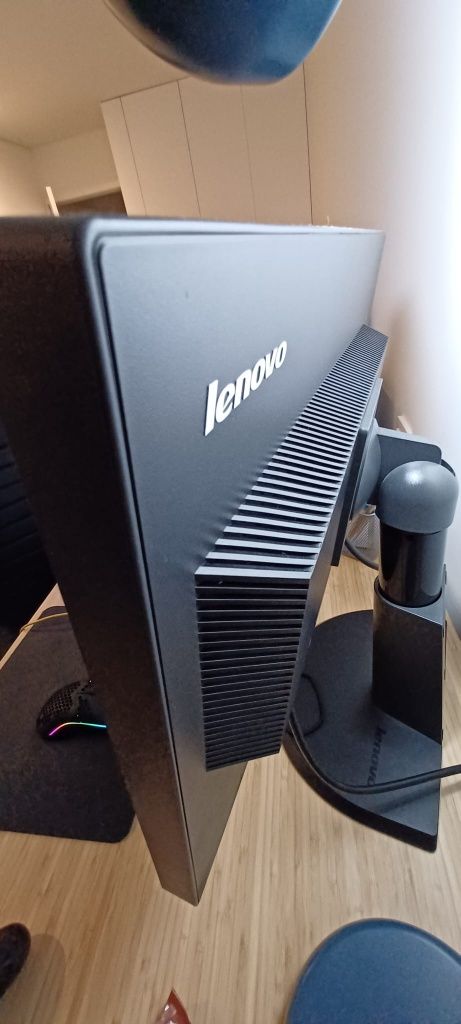 Monitor Lenovo L2251p Wide com adaptador VGA-HDMI