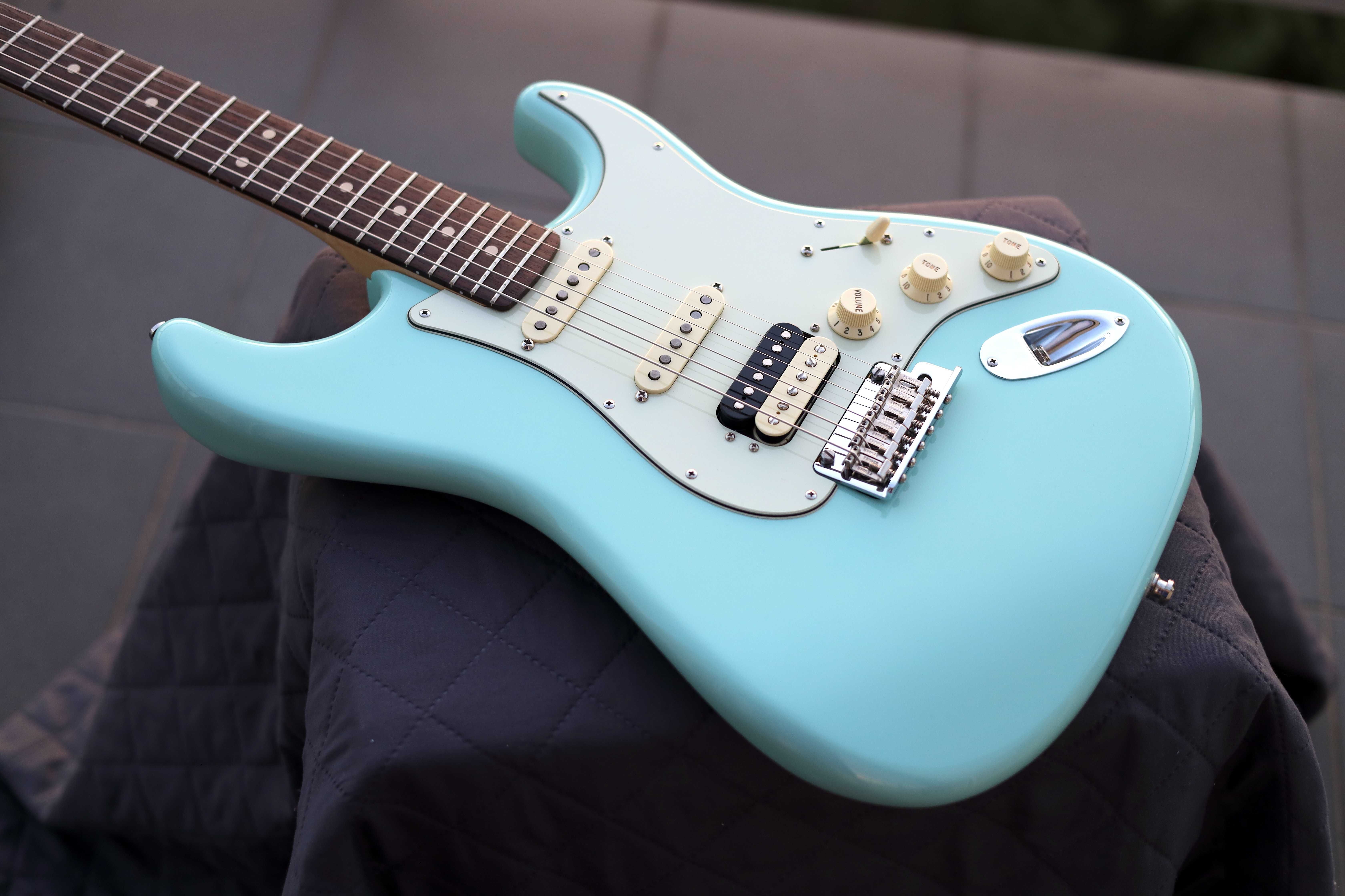 Fender Am. Prof. Stratocaster Daphne Blue Limited Edition (USA) + case