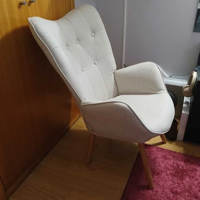 Poltrona em estado novo, cor bege