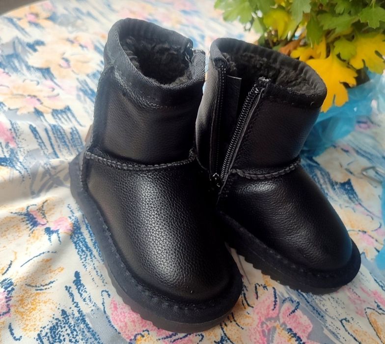 НОВІ шкіряні теплі угги 22р