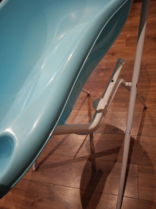 Dwie wanienki na regulowanym stelażu