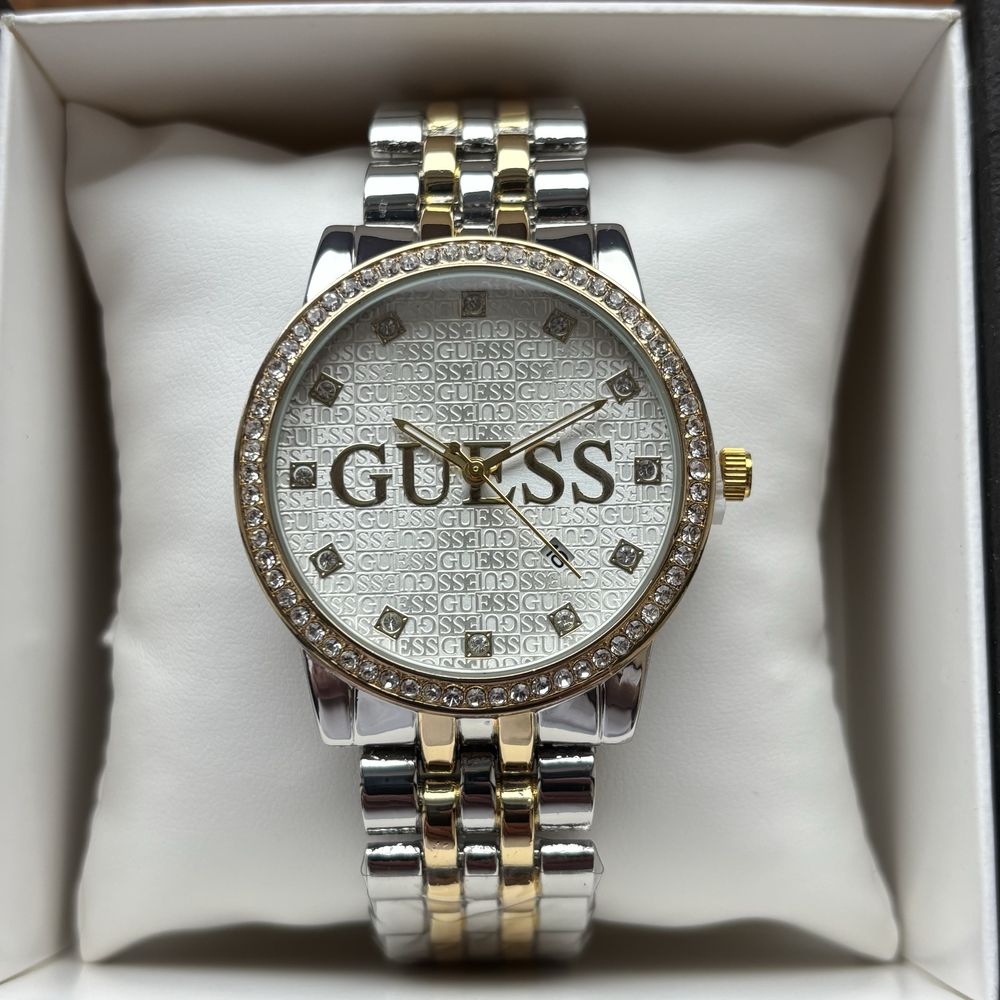 Жіночий годинник Guess на браслеті з світлим циферблатом | Робоча дата