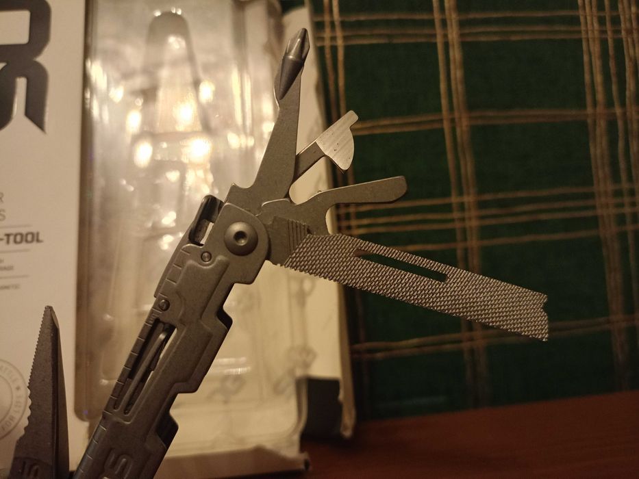 Multitool SOG Power Access scyzoryk kombinerki śrubokręt
