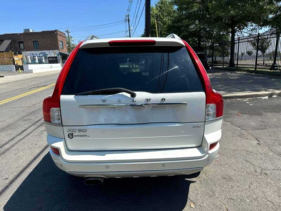 Volvo XC90      2014