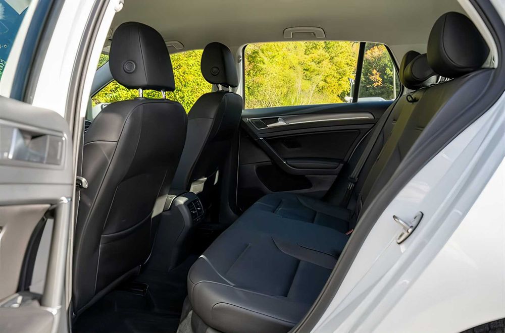 Volkswagen e-Golf      2017