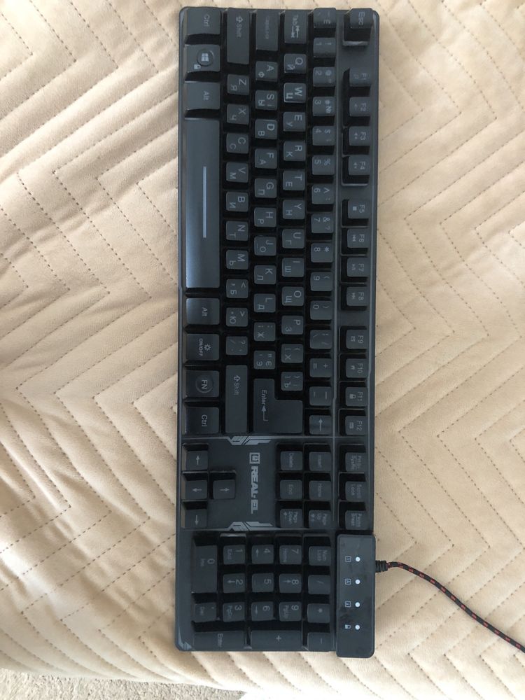 Клавіатура “Real-EL Gaming 8700 Backlit” б/у