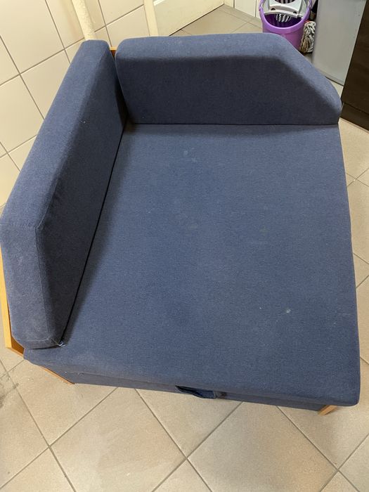 Łóżko/fotel dziecięcy rozkładany do spania z pojemnikiem na pościel