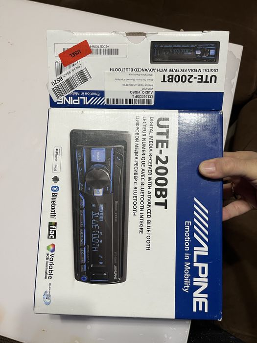 Автомагнитола Alpine UTE 200BT