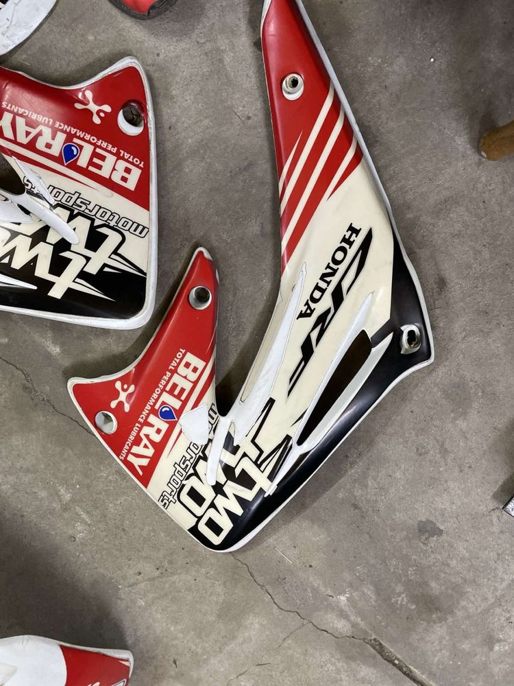 2 комплекта пластика на hondu crf 450