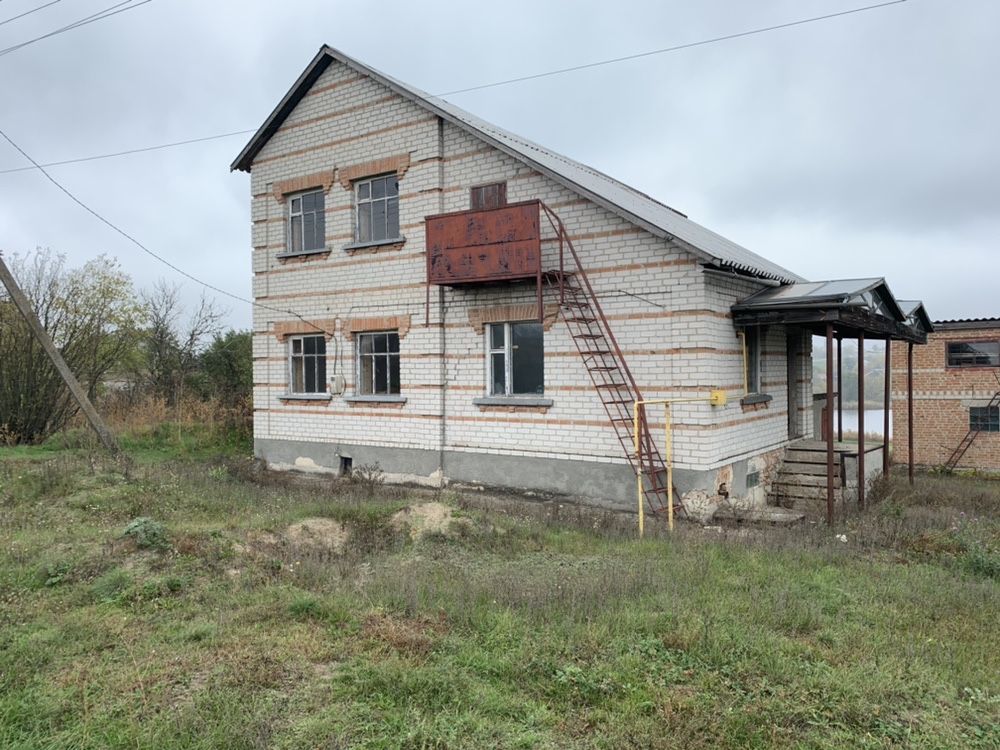 Продам дом 200м²  недалеко от города