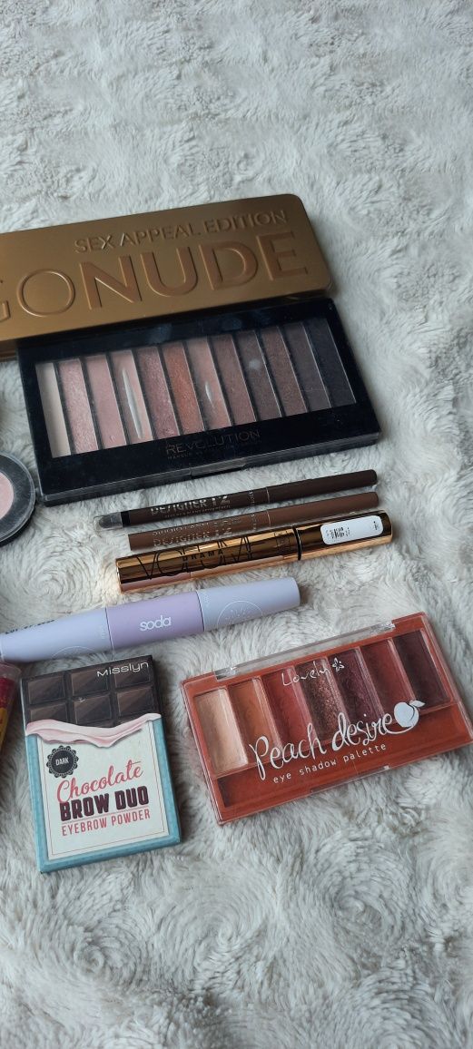 Zestaw kosmetyków do makijażu| Lovely, wibo  sephora