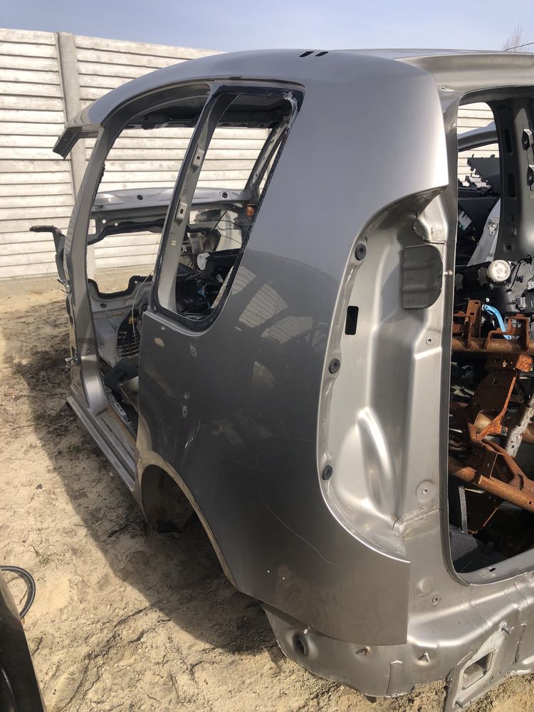 Четверть задня ліва права skoda roomster , praktic