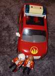 Carro dos bombeiros da Playmobil em otimo estado com os 2 tripulantes