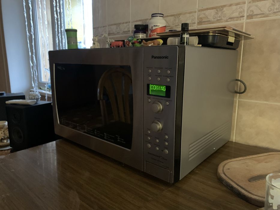 Микроволновая печь Panasonic NN-C2003S