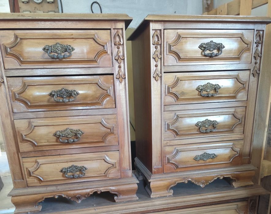 Mesas de cabeceira em madeira