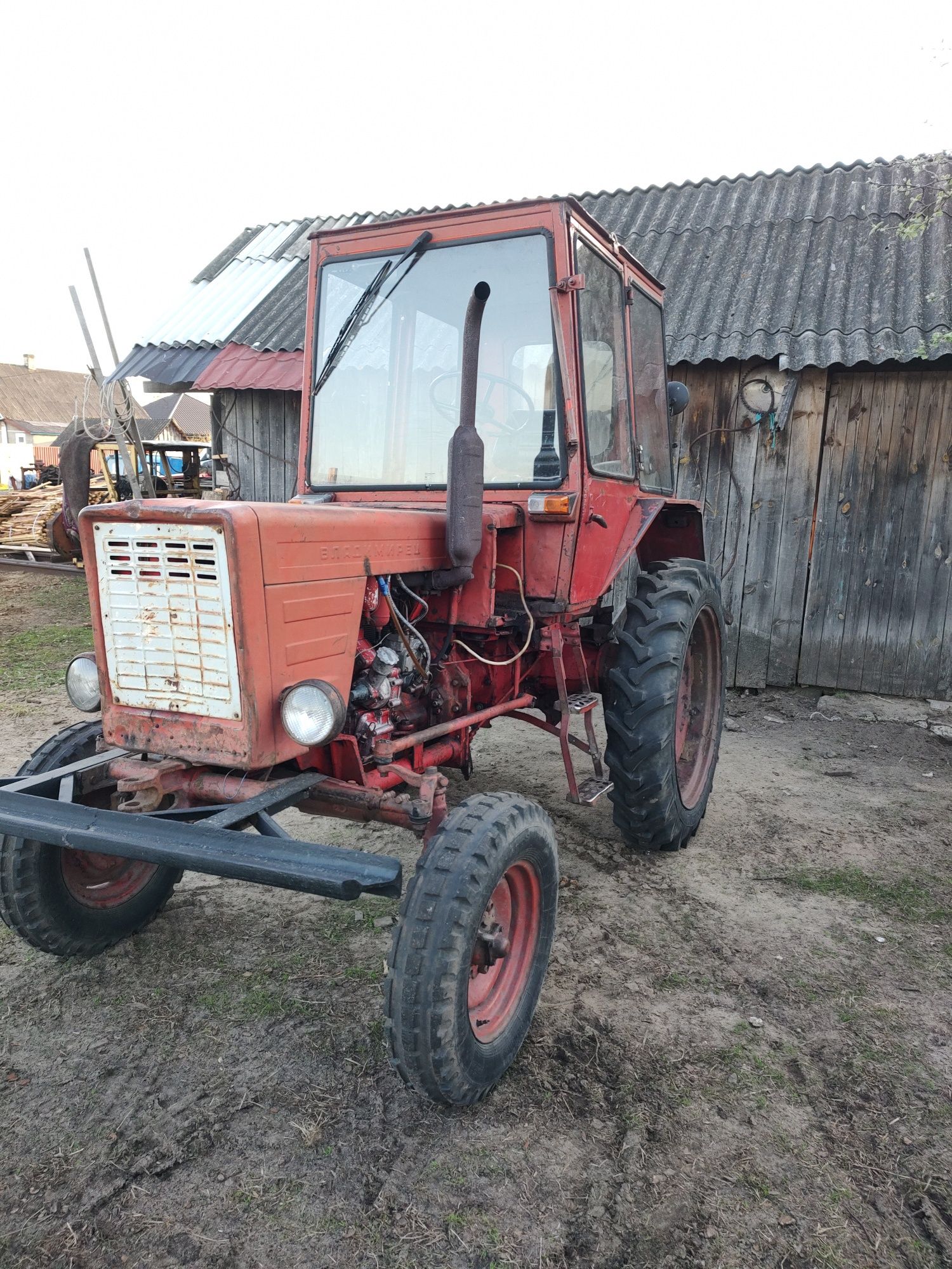 Продаєця домашній трактор Т-25.