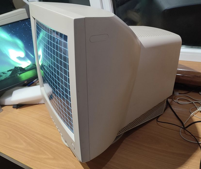 Професійний 21 CRT монітор Fujitsu-Siemens ScenicView 21P4