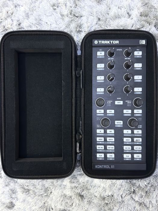 Controlador Native Traktor X1+ mala de trasporte UDG