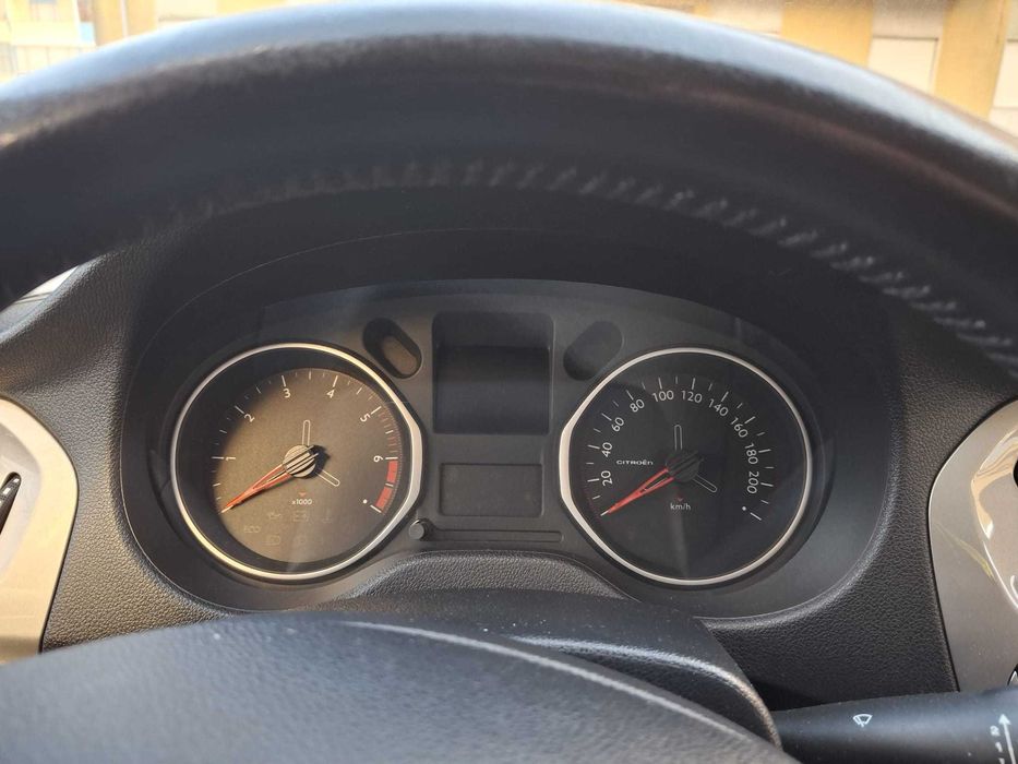 Citroen C-Elysée (Sempre assistido na marca,livro de revisões)