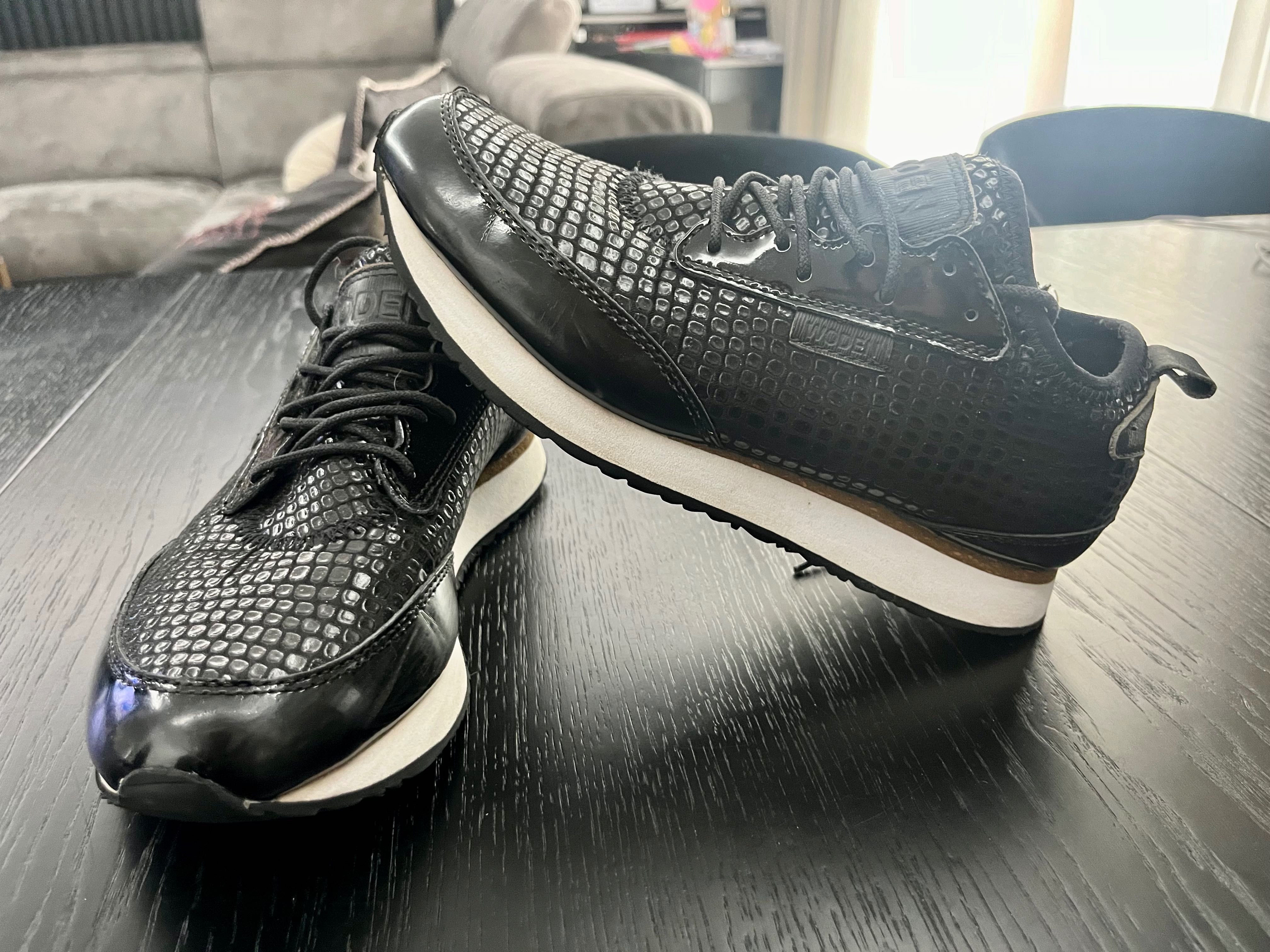 Sneakersy czarne Woden 37/38 wężowe buty adidasy na niskiej platformie