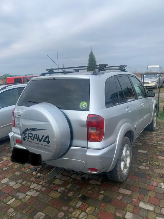 Toyota RAV 4 2004 рік