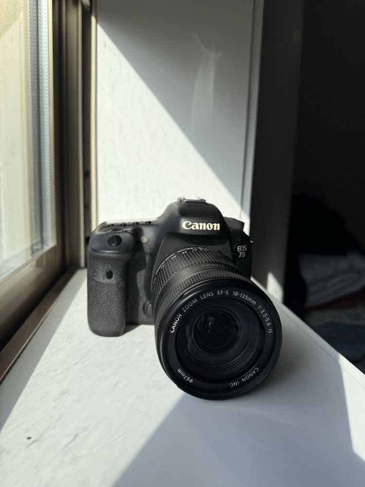 Canon 7D Mark II + lente EF-S 18-135 mm