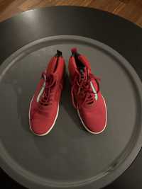 Buty czerwone do kostki firmy Vans w rozmiarze 42