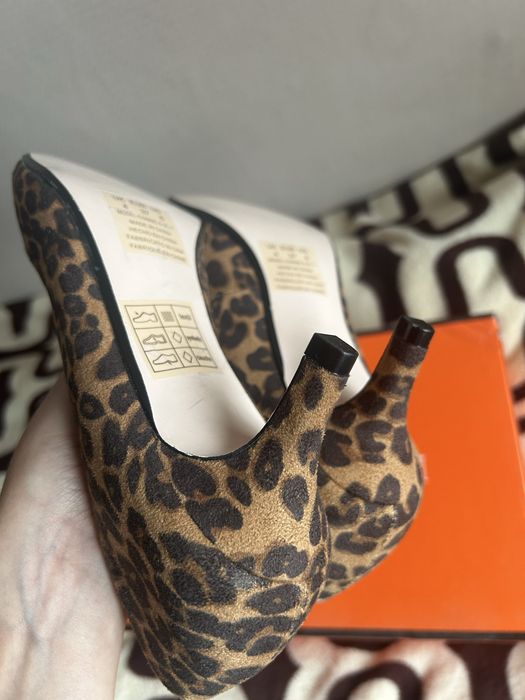 Стильні леопардові туфлі