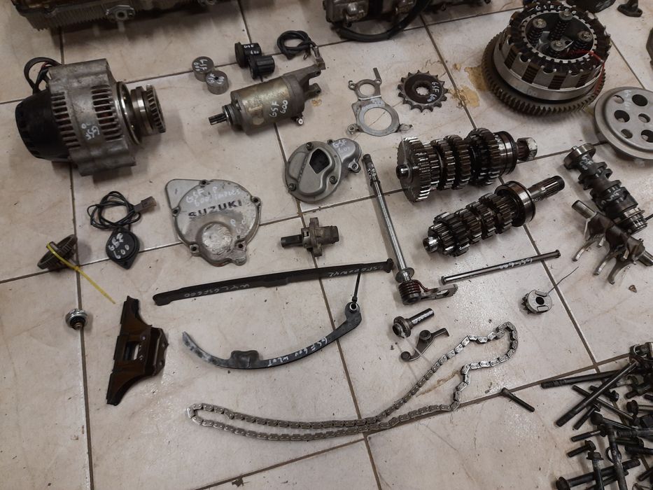 Suzuki GSF 600 silnik n713 części Bandit wał pokrywa głowica dekiel