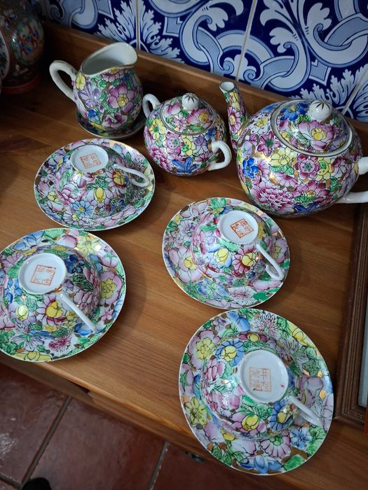 Conjunto de chávenas e bule, açucareiro e leiteiro chinesa