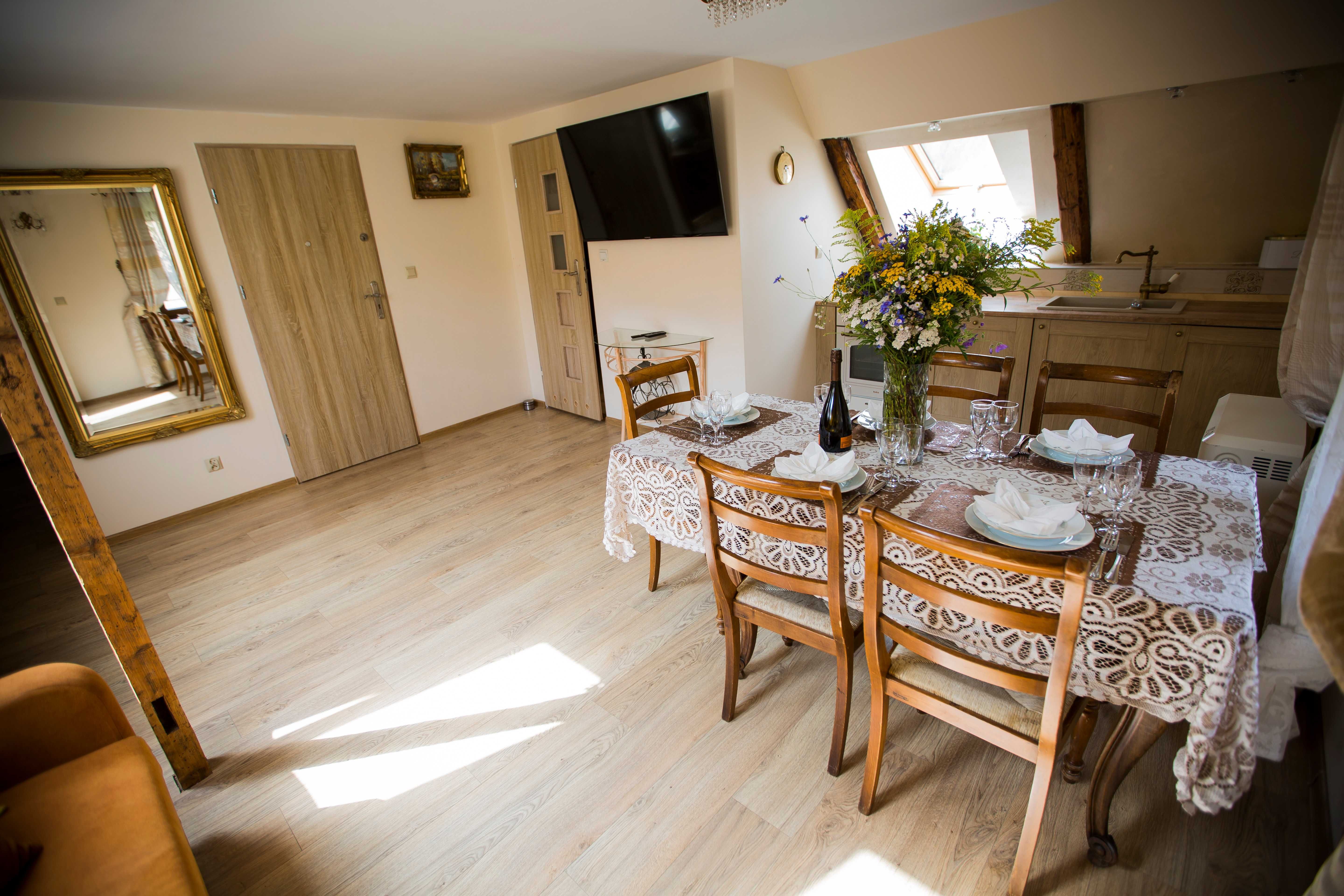 6 apartamentów blisko Zamku Książ cena od 34 do 100 zł/dobę/osobę