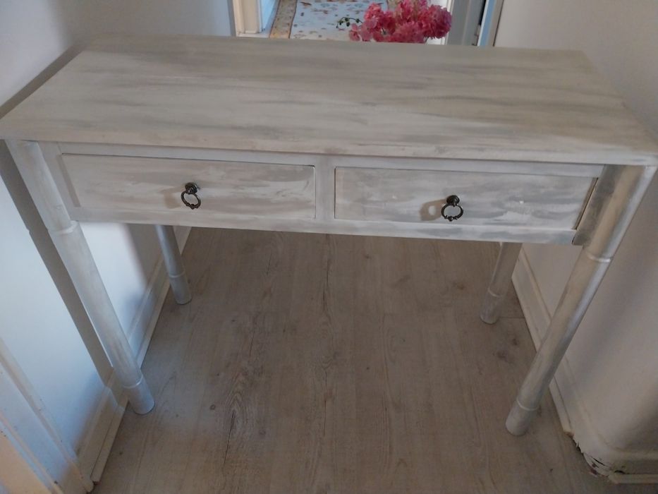 Movel com 2 gavetas, pintado de branco e encerado com cinzento