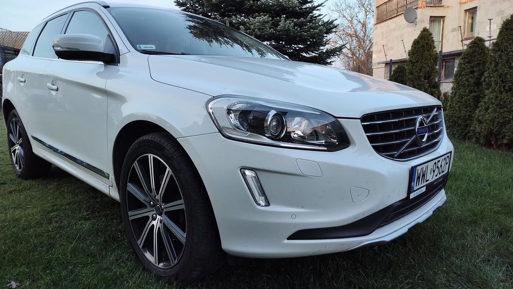 Volvo XC 60 D5 AWD Summum 215 KM, kamera, hak, nowe opony Pirelli