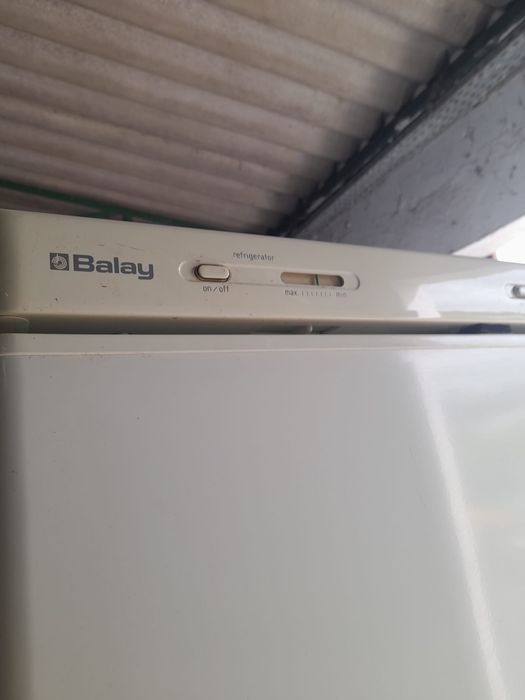 Frigorífico com arca congeladora com gavetas a funcionar bem