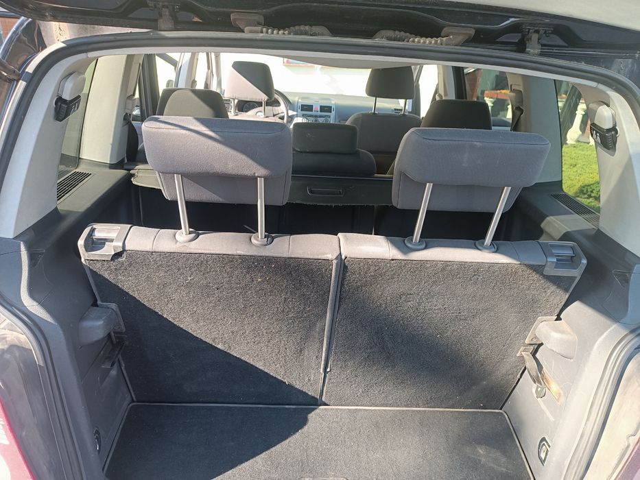 VW Touran 1.9 7-osobowy auto parkowanie 6 skrzynia