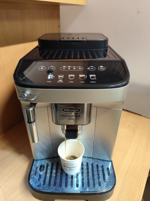 Кавомашина Delonghi magnifica evo