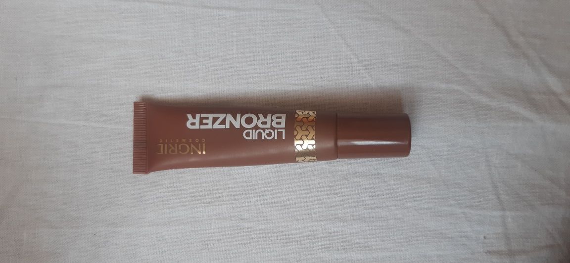 Zestaw kosmetyków bronzer i balsam do ciała