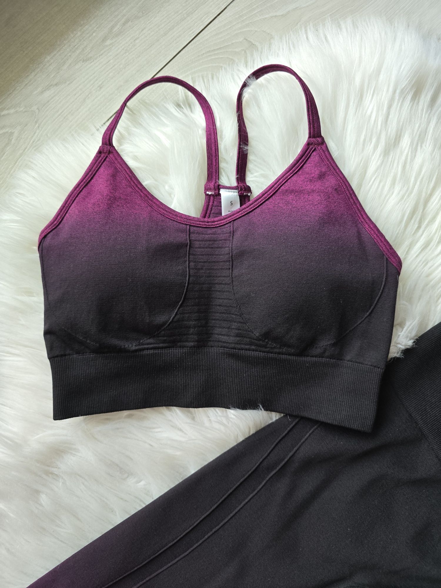 Komplet do ćwiczeń top legginsy push-up rozm. S