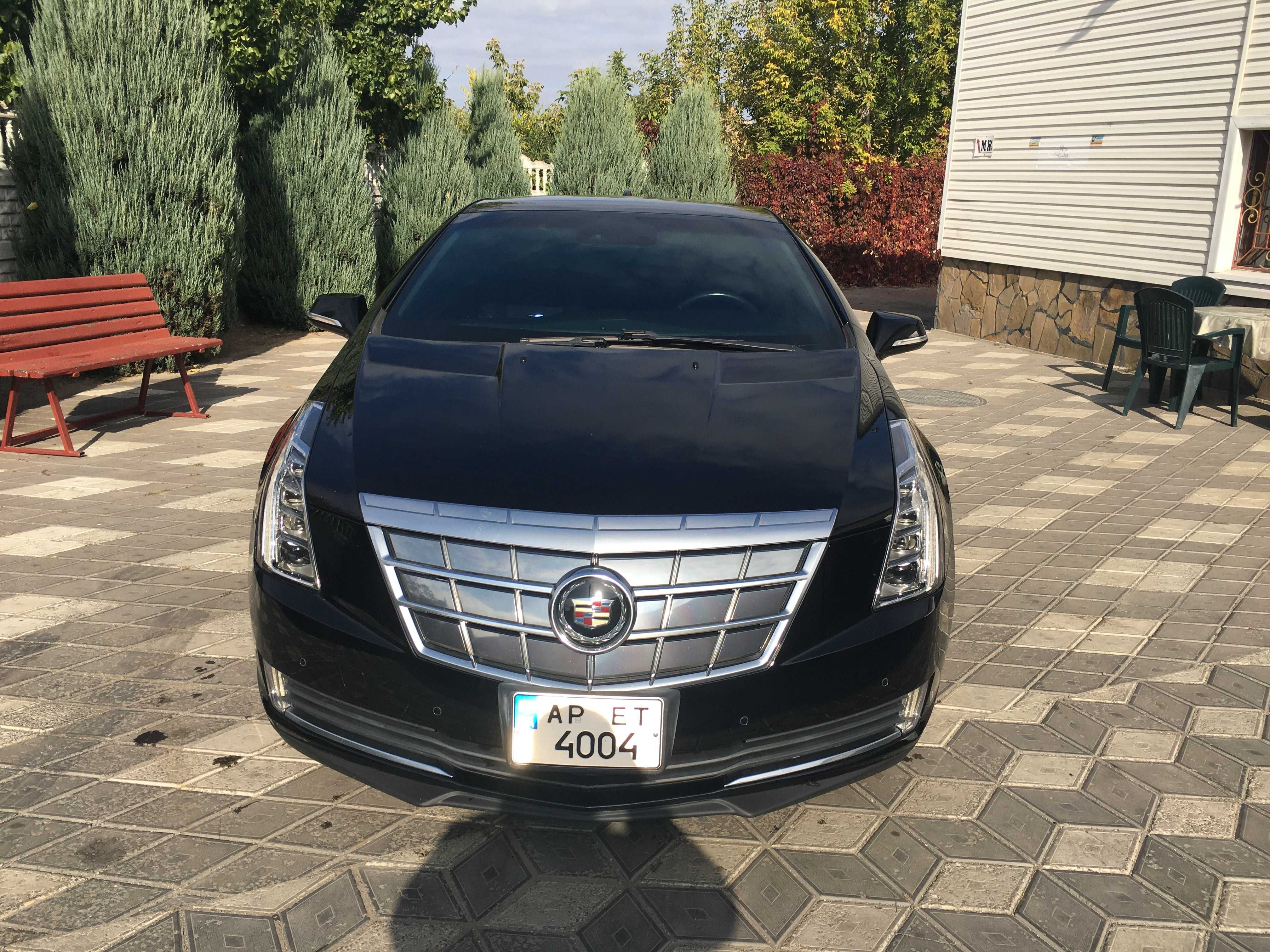 Автомобиль Cadillac ELR 2014